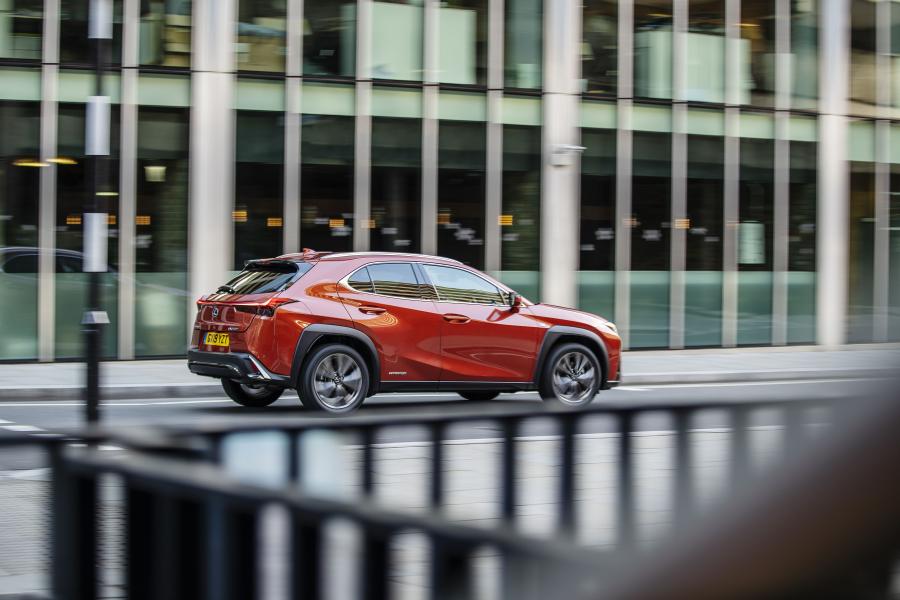  Lexus UX250h F-Sport 2019 года  (UK) (фото 31 из 40)
